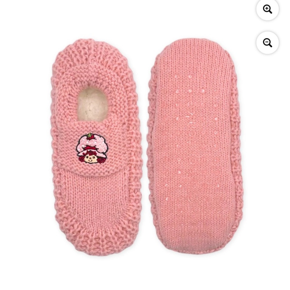 Strawberry Shortcake Women's Knit Slipper Sock and Cozy Crew Gift Set NWT - Picture 3 of 7